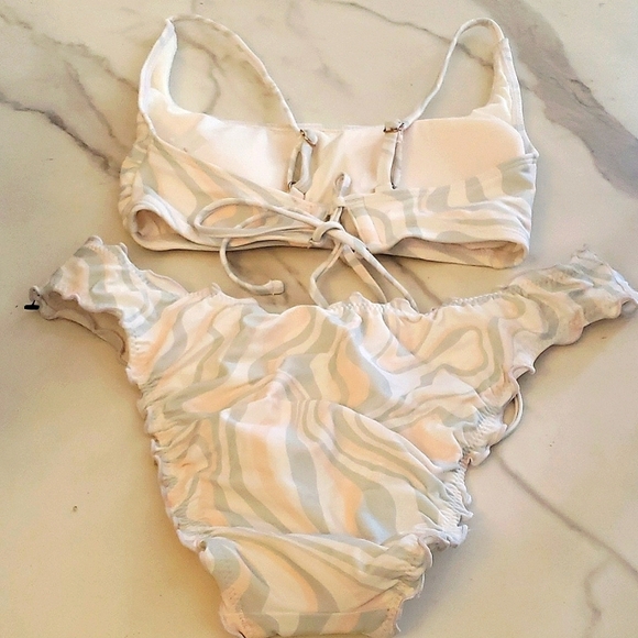 Shade & Shore™ White/Airy Green and Peach Wave Ruffle Cheeky Bikini Set Size M - Picture 2 of 12